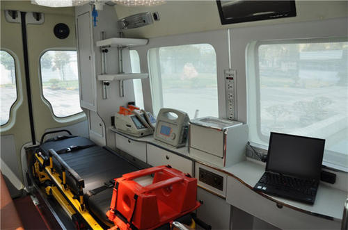 磐石市救护车内部